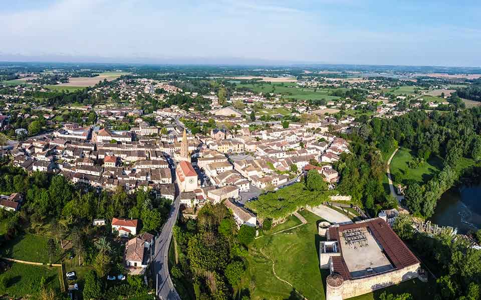 vue aérienne de Nègrepelisse en Tarn-et-Garonne près de l'aveyron
